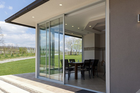 Остекление террасы: 7 решений с фото
