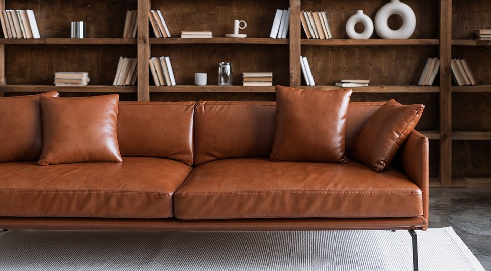 Кожаный диван: 70 фото в интерьере, с чем сочетать, плюсы и минусы