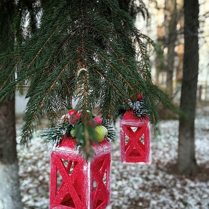 Большие новогодние игрушки на уличную елку: 34 идей своими руками | ivd.ru