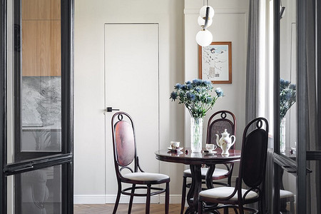 До и после: как дизайнеры превратили темную квартиру с ремонтом из 2000-х в светлый стильный интерьер