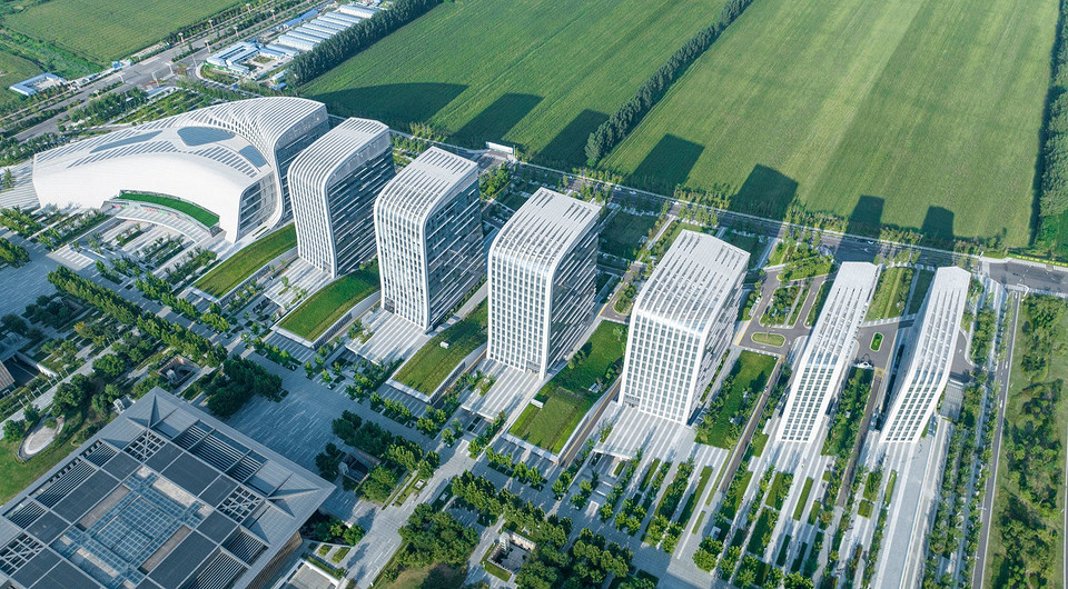 Горы посреди города: в Китае построили парк с необычной архитектурой