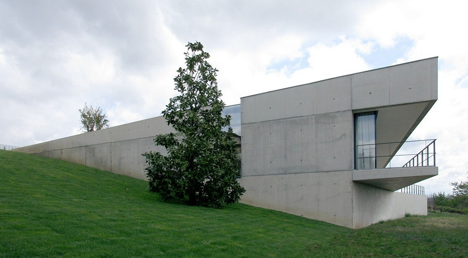 Дом-скала: оригинальное жилье построили в Португалии