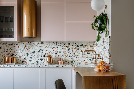 Белый надоел? 5 потрясающих кухонь в пастельных тонах