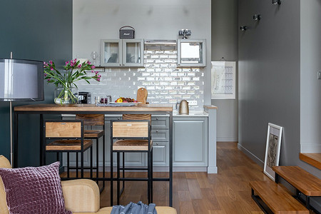 Как мансардный этаж загородного дома превратили в уютную квартиру 61 кв. м: реальный пример