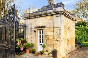 Дом в сторожке 19-го века: уникальное жилье продают в Англии