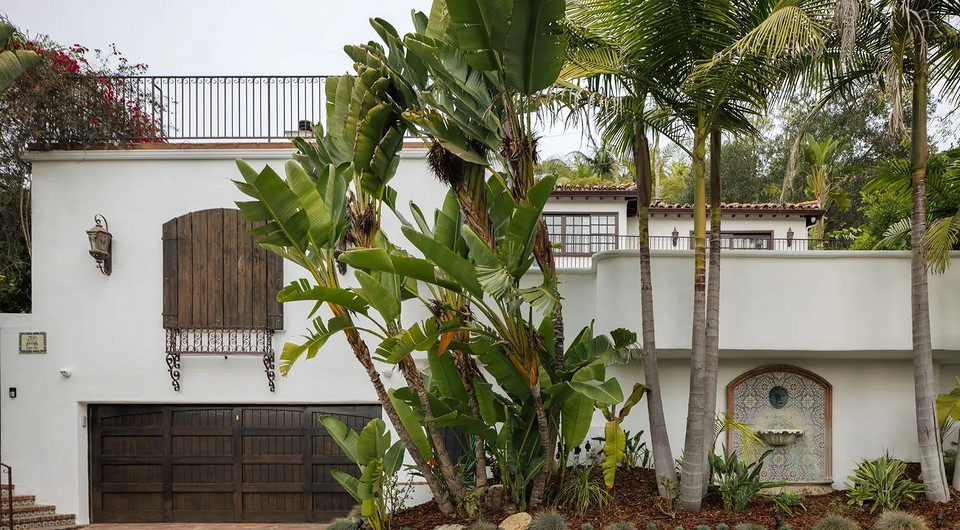 Актер из «Ривердейла» Кей Джей Апа выставил на продажу свой дом в Лос-Анджелесе