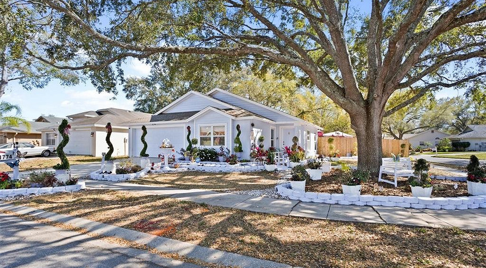 Во Флориде выставили на продажу дом из фильма «Эдвард руки-ножницы»