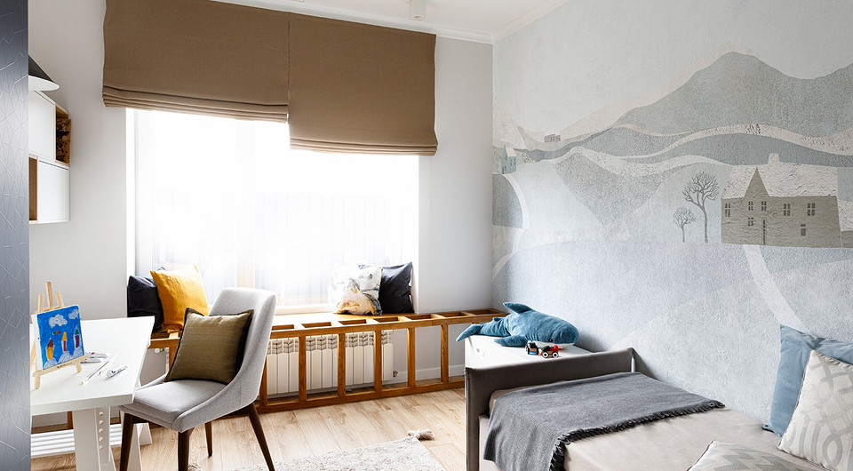 Одну  из детских комнат украшает декоративное панно, изготовленное точно под размер стены. Полотна на флизелиновой основе устойчивы к механическим повреждениям и мытью.