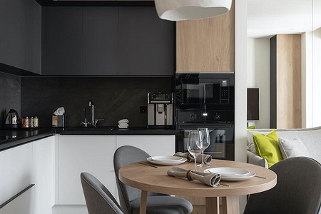 Минимализм и ваби-саби: минская квартира 43 кв. м с удобной планировкой и красивым интерьером