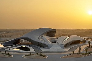В ОАЭ построили штаб-квартиру в виде дюн по проекту бюро Захи Хадид