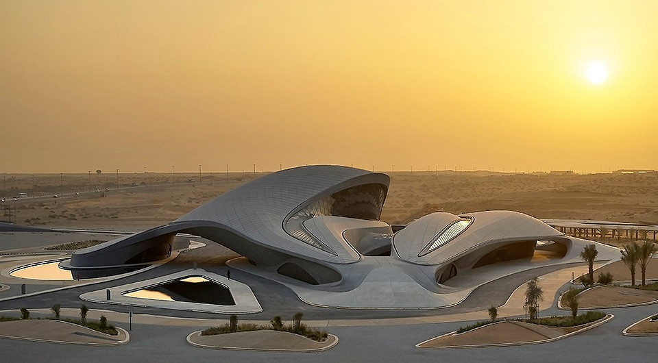 В ОАЭ построили штаб-квартиру в виде дюн по проекту бюро Захи Хадид