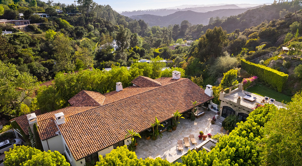 Актриса Милла Йовович решила продать свой особняк в Лос-Анджелесе Актриса Милла Йовович решила продать свой особняк в Лос-Анджелесе