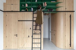 Кровать, стол, кухня и гардероб: архитекторы создали многофункциональный шкаф, в котором поместилось все