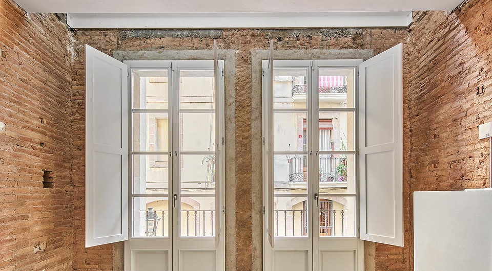 В Барселоне историческое здание 19-го века переделали в современный дом