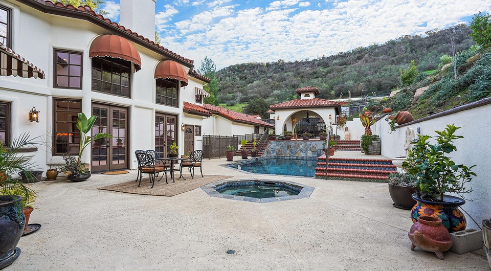 Звезда саги «Сумерки» Тейлор Лотнер приобрел особняк в Калифорнии