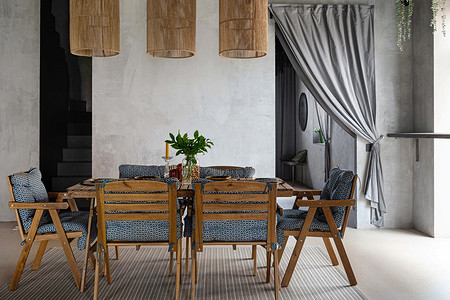 Брутальный минимализм: таунхаус для творческой семьи с четырьмя детьми