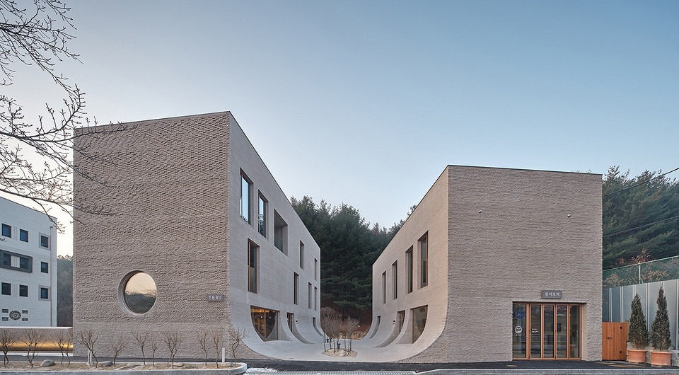 В Южной Корее построили необычные дома с двором в форме буквы «U» В Южной Корее построили необычные дома с двором в форме буквы «U»