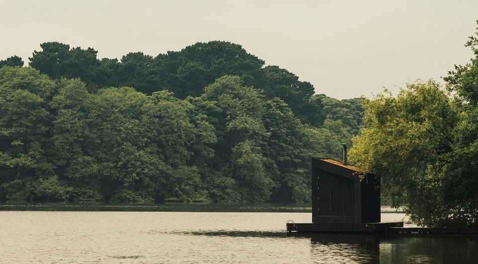 Необычные мини-коттеджи и плавучая сауна: в Англии реализовали классный проект для отеля