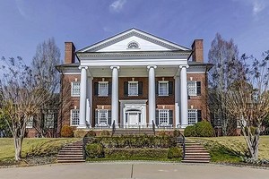 Певица Мэрайя Кэри приобрела особняк в Джорджии, в котором жил актер Дуэйн «Скала» Джонсон