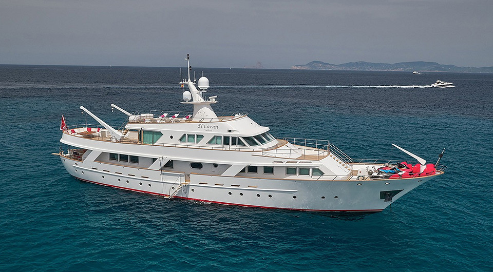 На продажу выставили яхту, которой владел музыкант Дэвид Боуи