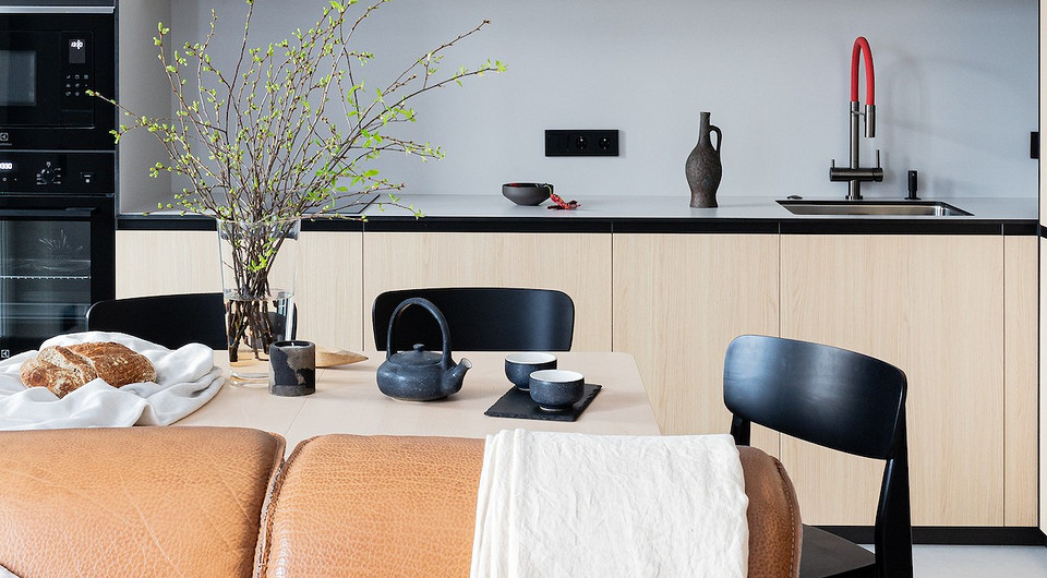 Из трех комнат — четыре: минималистичная квартира в Минске для семьи 