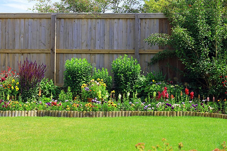 Заборчик для клумбы и грядки своими руками: стильные идеи и 55 фото для вдохновения