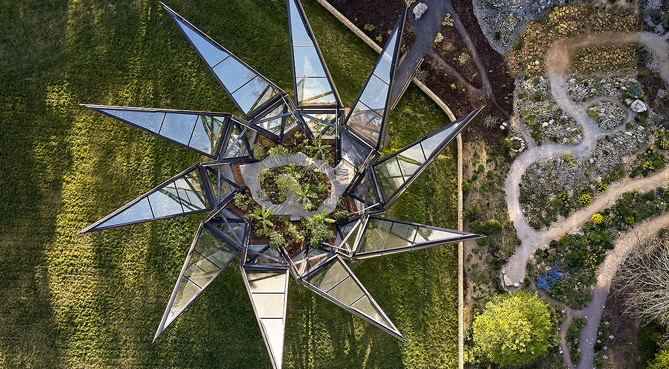 Как настоящий цветок: в Англии построили оранжерею с автоматическим куполом Как настоящий цветок: в Англии построили оранжерею с автоматическим куполом