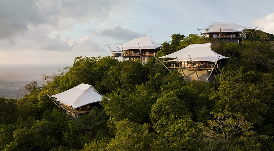 На Карибах построили виллу, напоминающую гигантские палатки