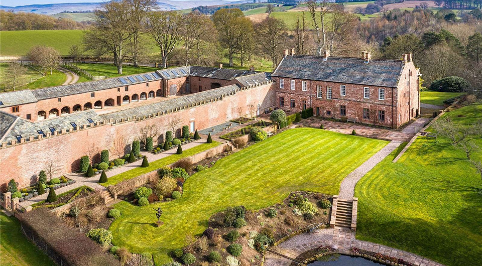 В Англии продается женский монастырь 13-го века, переделанный в загородный дом