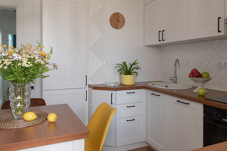 Как оформить маленькую двушку 45 кв. м для мамы и дочери: реальный пример от дизайнера