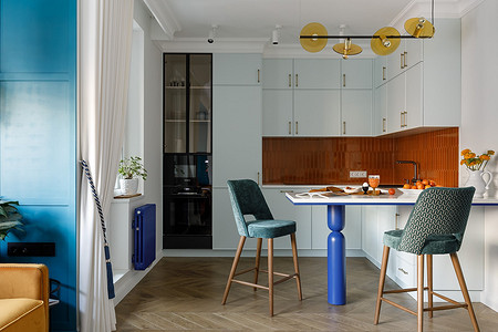 Только не бежевый: яркая квартира 94 кв. м для семьи, которая не любит шаблоны 