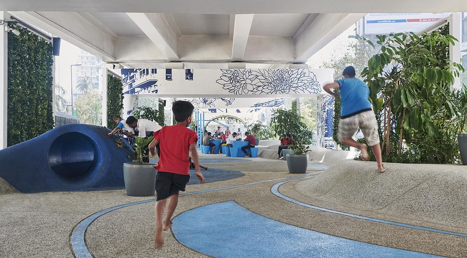 В Индии пространство под действующей эстакадой превратили в парк