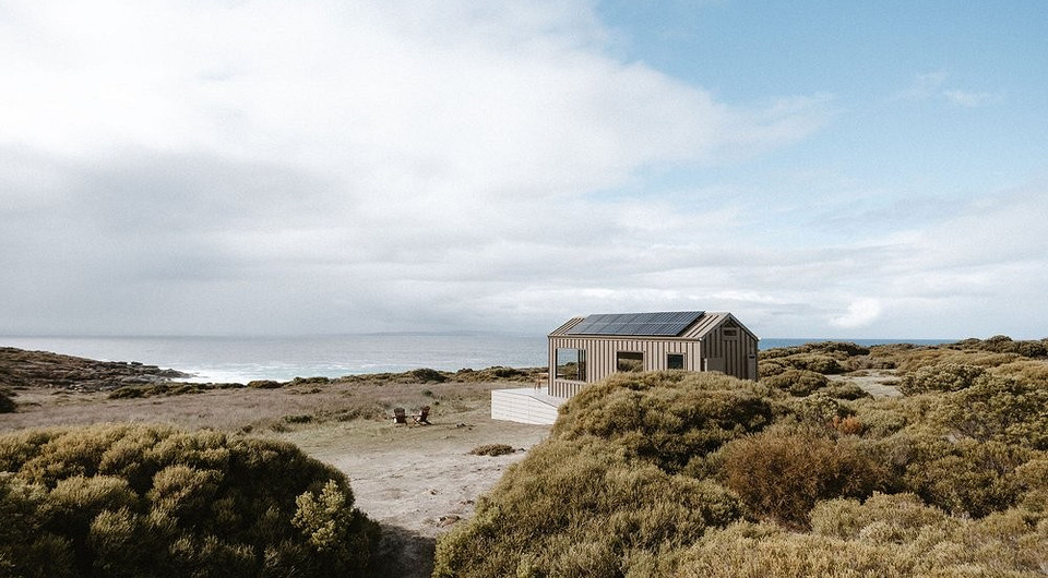 В Австралии построили автономный мини-отель с видом на залив