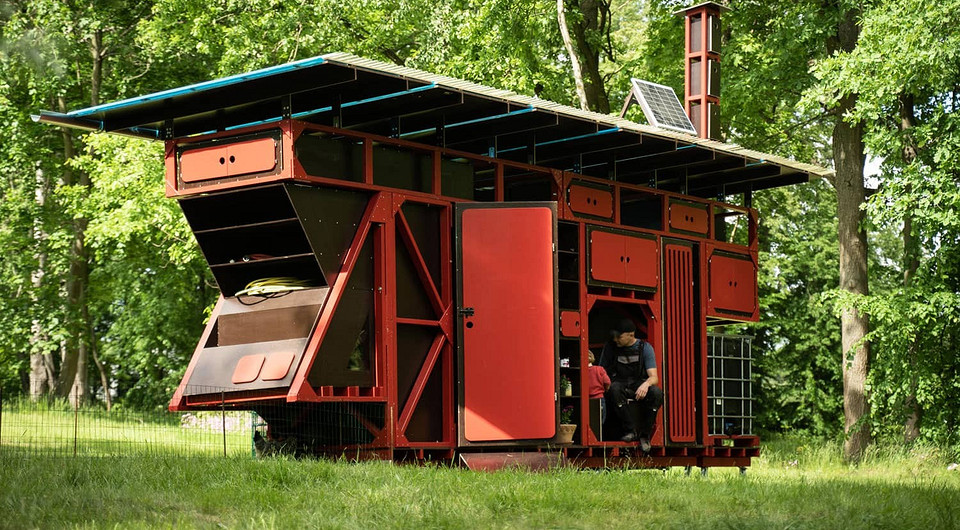 Сарай, курятник и беседка: в Чехии показали уникальную садовую постройку