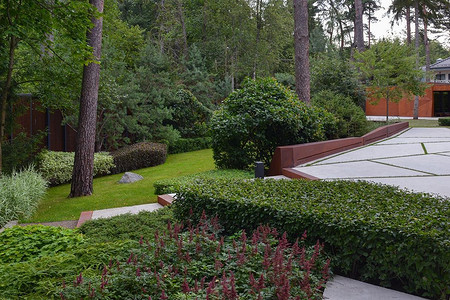 Участок с уклоном: правила оформления, подходящие стили и 87 фотоидей