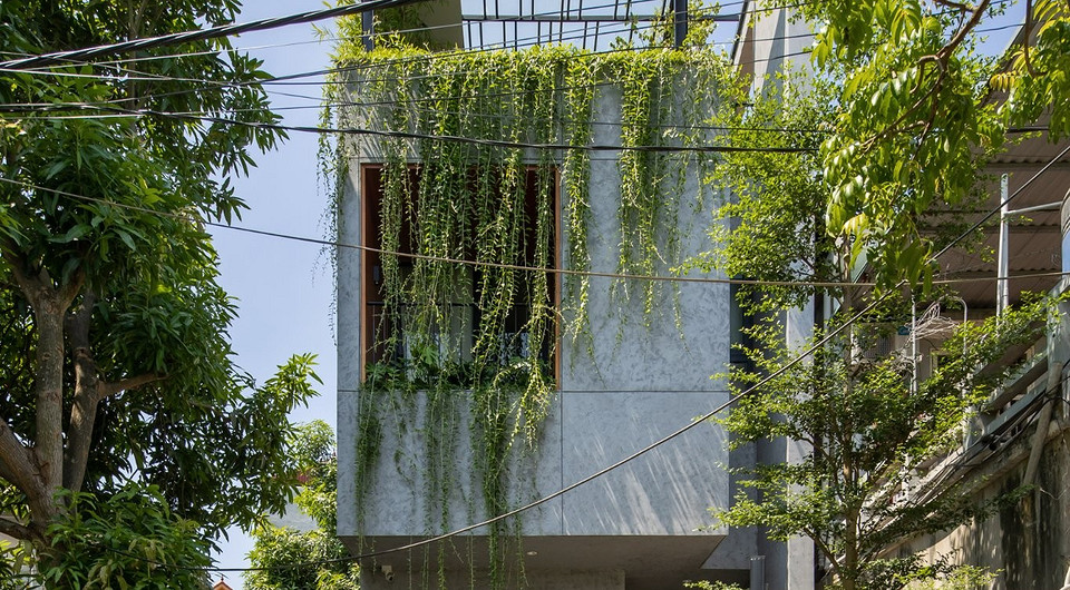 В столице Вьетнама построили оригинальный узкий дом для небольшой семьи В столице Вьетнама построили оригинальный узкий дом для небольшой семьи