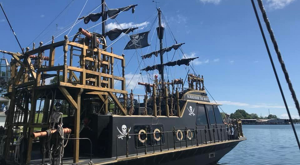 Американец построил дом в виде пиратского корабля (и продает его)