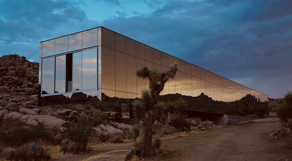 В Калифорнии можно арендовать «невидимый» дом посреди пустыни