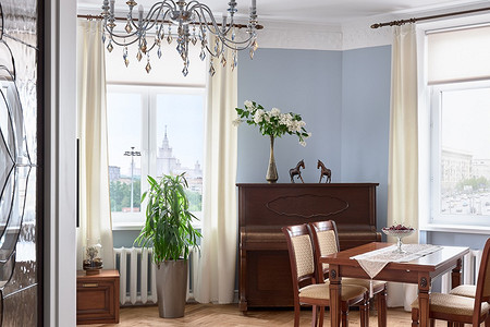 Родовое гнездо: трехкомнатная квартира в центре Москвы в сталинке 1953 года