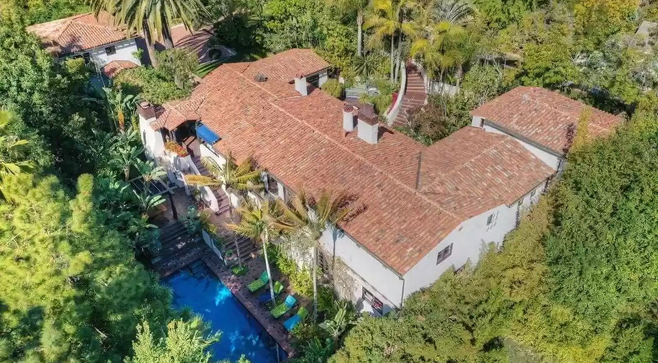 Звезда «Теории большого взрыва» Марк Галэки решил продать бывший особняк Джейсона Стейтема