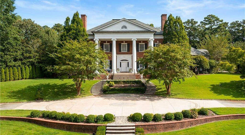 Певица Мэрайя Кэри решила продать свой особняк в США Певица Мэрайя Кэри решила продать свой особняк в США