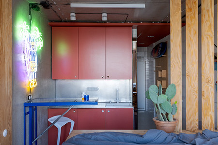 Как сделать антивандальный и стильный интерьер: пример студии 25 кв. м, которая принадлежит дизайнеру