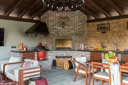 Идея для дачи или дома: как дизайнер оформила всесезонную беседку 40 кв. м