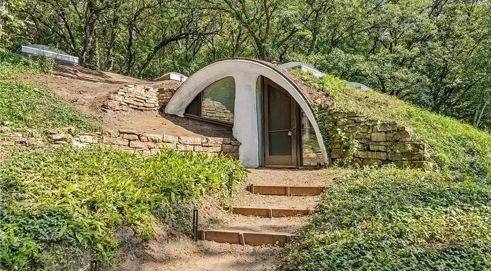 В США продали дом, напоминающий «жилье хоббита» из кинотрилогии «Властелин колец»