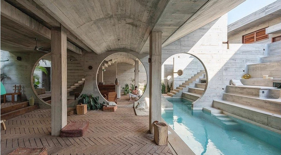 На мексиканском побережье Тихого океана построили отель в виде пещеры