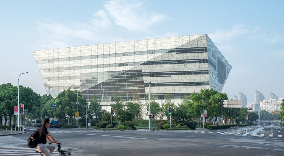 В Шанхае открылась самая большая библиотека в Китае