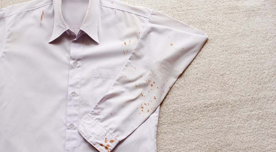 15 способов отстирать ржавчину с белой, цветной, джинсовой одежды