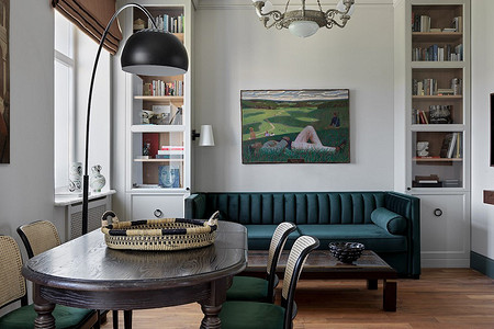 Советский винтаж и красивое искусство: квартира для семьи в сталинке 1951 года