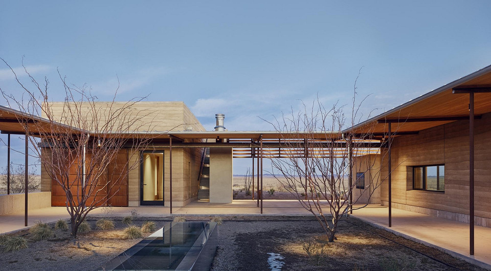 В штате Техас построили дом из утрамбованной земли