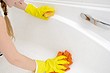 Чем отмыть ванну: 12 способов и обзор средств